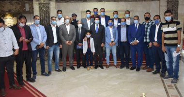 وزير الرياضة يلتقى مجموعة من شباب محافظة الشرقية