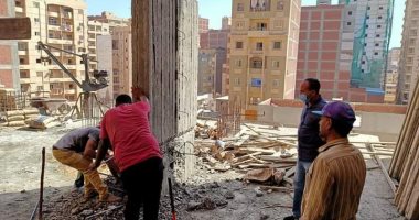 إزالة فى المهد لبناء مخالف بحى ثان المحلة بالغربية.. صور