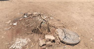 بلاعة صرف صحى بدون غطاء تنذر بكارثة بالمحلة.. والأهالى يستغيثون