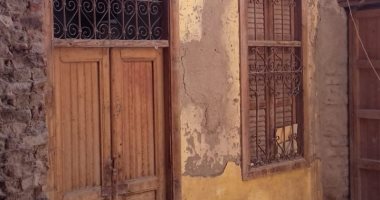 أهالى قرية فاوبحرى بمحافظة قنا يستغيثون من مبنى تابع للجمعية الزراعية آيل للسقوط