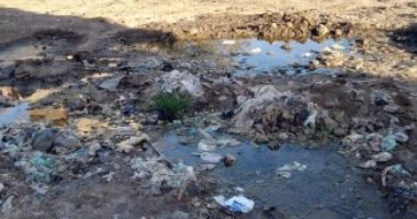 "سيبها علينا".. شكوى من غرق قرية العباسية بكفر الشيخ  بمياه الصرف الصحى