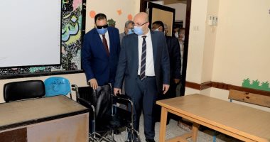 محافظا بنى سويف وقنا يتفقدان لجان انتخابات مجلس الشيوخ.. صور