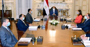 السيسى يوجه بسرعة إنجاز كافة محاور تطوير وتحديث المنظومة الضريبية خلال اجتماعه بمدبولى ووزيرى المالية والتخطيط.. "معيط": مصر الوحيدة فى الشرق الأوسط وأفريقيا المحافظة على تصنيفها الائتمانى رغم تداعيات "كورونا"