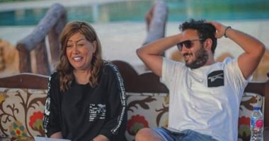  شاهد هالة فاخر ومخرج فيلم "قبل الأربعين" داخل اللوكيشن