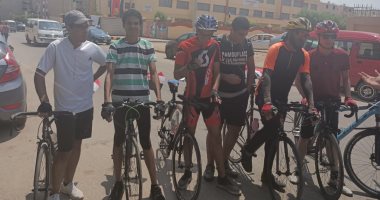 صور.. شباب يحفزون المواطنين بالدراجات للتصويت فى انتخابات مجلس الشيوخ بزايد