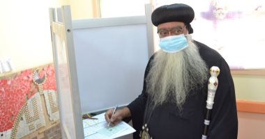 أسقف مطرانية دشنا وكهنة وقساوسة يدلون بأصواتهم فى انتخابات الشيوخ.. صور