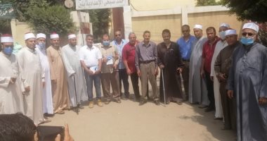 صور ..أئمة الأوقاف ومشايخ الأزهر يدلون بأصواتهم بقرية النمروط ومركز فاقوس شرقية