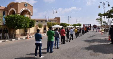صور.. توافد سكان مدينتي على مدرسة مدينتي للغات للمشاركة في انتخابات مجلس الشيوخ