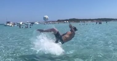 إبراهيموفيتش يستغل عطلة انتهاء الدورى الإيطالى لاستعراض مهاراته.. فيديو وصور