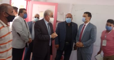 صور.. محافظ جنوب سيناء يتفقد عددا من اللجان الانتخابية ويدعو المواطنين للمشاركة