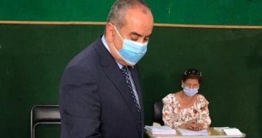 وزير الطيران المدنى يدلي بصوته في انتخابات الشيوخ بمصر الجديدة.. صور