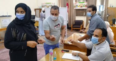 إقبال الناخبين على التصويت بانتخابات مجلس الشيوخ في لجنة وزارة الزراعة بالدقي