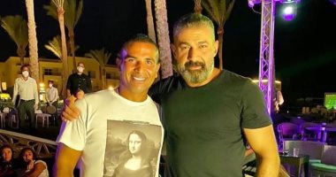 شاهد.. الصدفة تجمع أحمد سعد وياسر جلال