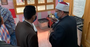 صور.. وزير الأوقاف يدلى بصوته فى انتخابات مجلس الشيوخ بالمنيل