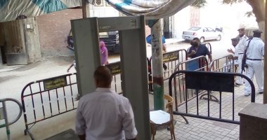 صور.. إجراءات احترازية وأمنية أمام لجان انتخابات الشيوخ بالمنيا