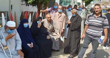 إقبال كبير من كبار السن على اللجان الانتخابية بدمياط.. صور