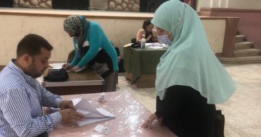 صور.. السيدات يتصدرن المشهد فى انتخابات مجلس الشيوخ داخل اللجان بالغربية