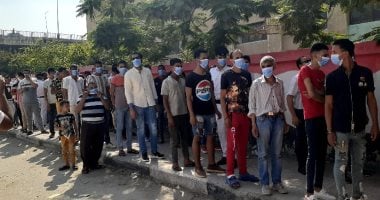طوابير الناخبين تتحدى ارتفاع درجة  الحرارة بعدة أمتار خارج اللجان..صور