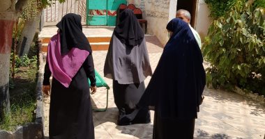 صور.. المنتقبات يشاركن بقوة فى التصويت بانتخابات مجلس الشيوخ بالدقهلية