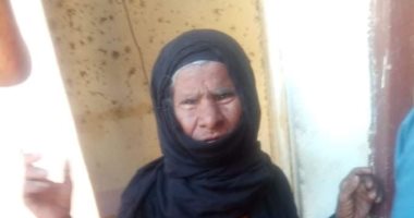 سيدة معمرة تدلى بصوتها فى انتخابات مجلس الشيوخ بقنا