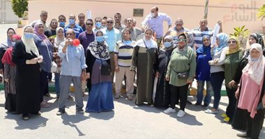 صور .. مسيرات لعمال شركات الأدوية تتوجه للجان الشيوخ بالطبول والأعلام 