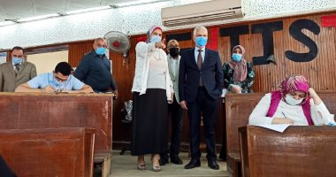 نائب رئيس جامعة طنطا يتفقد امتحانات الدراسات العليا بطب الأسنان