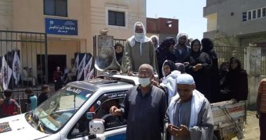 أغانى وطنية بلجنة ميت ربيعة ومسيرة تدعو للمشاركة فى الانتخابات بالشرقية.. صور
