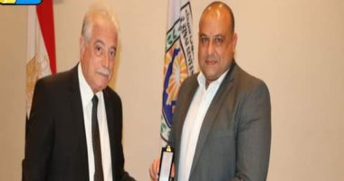 محافظ جنوب سيناء يكرم المحامى العام الأول لنيابات المحافظة بمناسبة قرب انتهاء مده عملة بالمحافظة