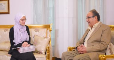 صور.. جامعة مصر للعلوم والتكنولوجيا تمنح الطالبة نور منحة مجانية بكلية الطب