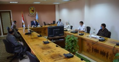 جامعتا سوهاج والمنصورة تبحثان آليات التحول الرقمي عبر تقنية الفيديو كونفرانس