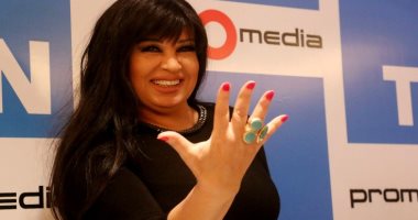 فيفى عبده تطمئن جمهورها: "بتعالج من 6 شهور.. وبنسى ألبس الخرزة الزرقا" 