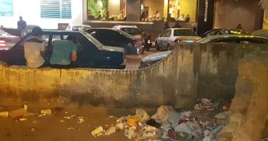 سيبها علينا.. قارىء يشكو انتشار القمامة بميدان المساحة فى الدقى 