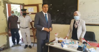 نائب رئيس اللجنة العامة للانتخابات بالإسماعيلية يتفقد لجان القنطرة غرب.. صور 