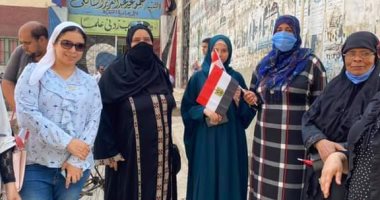 قومى المرأة بدمياط يتابع سير الانتخابات ويساعد كبار السن فى دخول اللجان.. صور