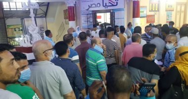 توافد الناخبين المغتربين بالبحيرة للمشاركة بانتخابات مجلس الشيوخ .. صور