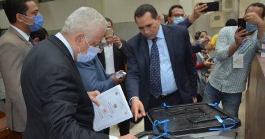 وزير التعليم يدلى بصوته بانتخابات مجلس الشيوخ بلجنة كلية التربية بالدقى.. صور