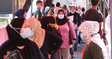 طوابير الناخبين أمام لجان شبرا فى اليوم الثانى لانتخابات الشيوخ.. صور 