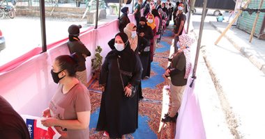 قياس حرارة الناخبين وإجراءات وقائية قبل التصويت بالشيوخ فى القاهرة
