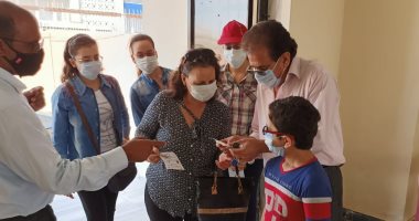 أسرة تصوت في انتخابات الشيوخ بزايد.. والأب: بعلم أولادى حقوقهم..صور