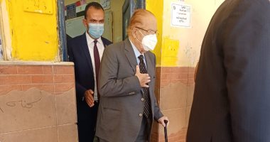 صور.. كمال الجنزورى يصوت بانتخابات الشيوخ فى لجنة بمصر الجديدة