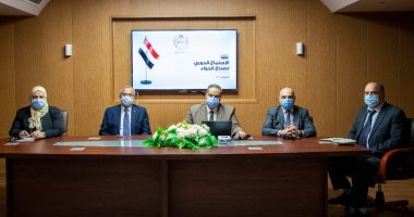 رئيس هيئة الدواء يبحث سبل تطوير صناعة الأدوية مع ممثلى الصناعة