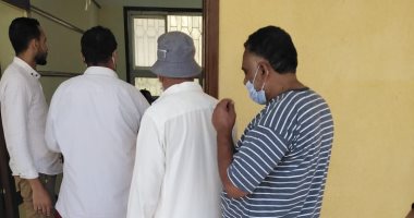 إقبال كبار السن على انتخابات الشيوخ بلجان كفر البطيخ فى دمياط.. صور