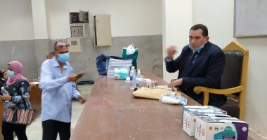 إقبال الناخبين على لجنة كلية التربية الرياضية بالدقى.. صور