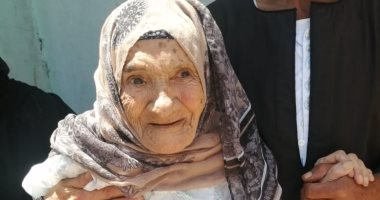 الحاجة فهيمة أكبر معمرة بالشرقية 107سنوات تدلى بصوتها: كلنا ورا مصر.. صور