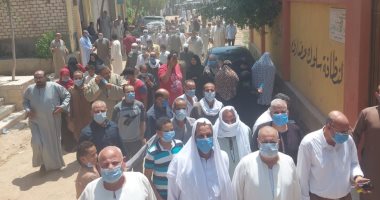 صور.. حشود الناخبين تتحدى ارتفاع درجة الحرارة بالقاهرة