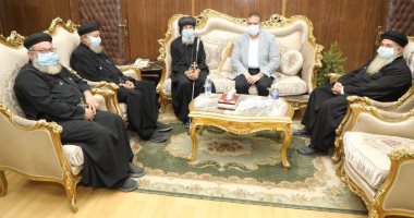 محافظ المنوفية يستقبل الأنبا ماكسيموس مطران بنها وقويسنا