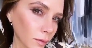  فيكتوريا بيكهام أنوثة ورقة بـstyle سبعيناتى.. فيديو 