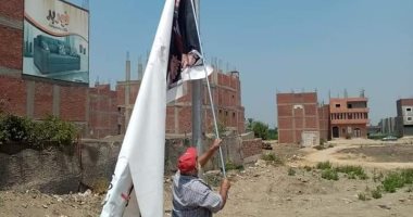 شن حملة لإزالة الإعلانات المخالفة ودعايا المرشحين بمدينة بلبيس شرقية.. صور