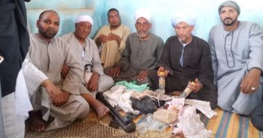 قرى جنوب الأقصر تواصل إزالة أعمال السحر من المقابر.. صور