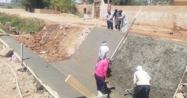 انتظام أعمال تأهيل الترع ضمن المشروع القومى بأسوان.. صور